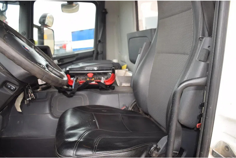 Kamion sa dizalicom Scania P280: slika 14
