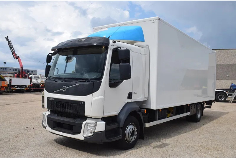Volvo FL 250 - Kamion sa zatvorenim sandukom: slika 2 Volvo FL 250 - Kamion sa zatvorenim sandukom: slika 2