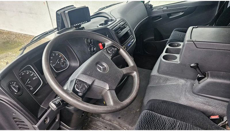 Mercedes-Benz Atego 1018 *L*Achteruitrijcamera*Automaat*Airco*Dhollandia Laadbrug*7149cm - Kamion: slika 4 Mercedes-Benz Atego 1018 *L*Achteruitrijcamera*Automaat*Airco*Dhollandia Laadbrug*7149cm - Kamion: slika 4