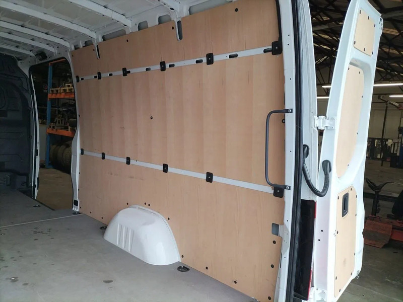 Mercedes-Benz Binnenbekleding L2H2 Sprinter - Kabina i enterijer za Dostavno vozilo: slika 3 Mercedes-Benz Binnenbekleding L2H2 Sprinter - Kabina i enterijer za Dostavno vozilo: slika 3