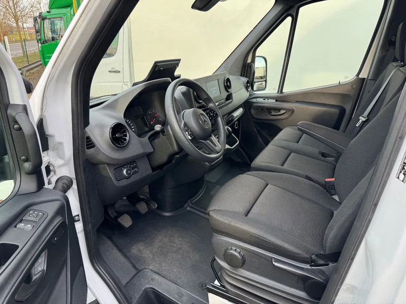 Mercedes-Benz Sprinter 315 L3H2*360°Camera*parktronic*cruise control*zetelverwarming* - Furgon: slika 4 Mercedes-Benz Sprinter 315 L3H2*360°Camera*parktronic*cruise control*zetelverwarming* - Furgon: slika 4