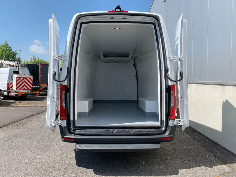 Dostavno vozilo hladnjača Mercedes-Benz Sprinter 315 L3H2*NEW Carrier xarios 350 -18°C*achteruitrijcamera*navigatie*zetelverwarming*360° camera*: slika 11