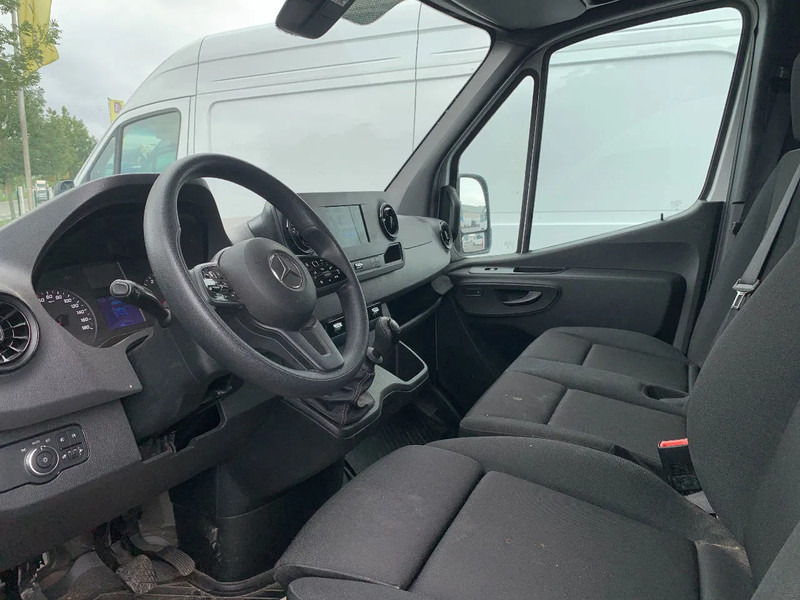 Mercedes-Benz Sprinter 317 CDI*L2H2*360°CAMERA*TEMPOMAT*NAVIGATIE*STOELVERWARMING* - Furgon: slika 3 Mercedes-Benz Sprinter 317 CDI*L2H2*360°CAMERA*TEMPOMAT*NAVIGATIE*STOELVERWARMING* - Furgon: slika 3