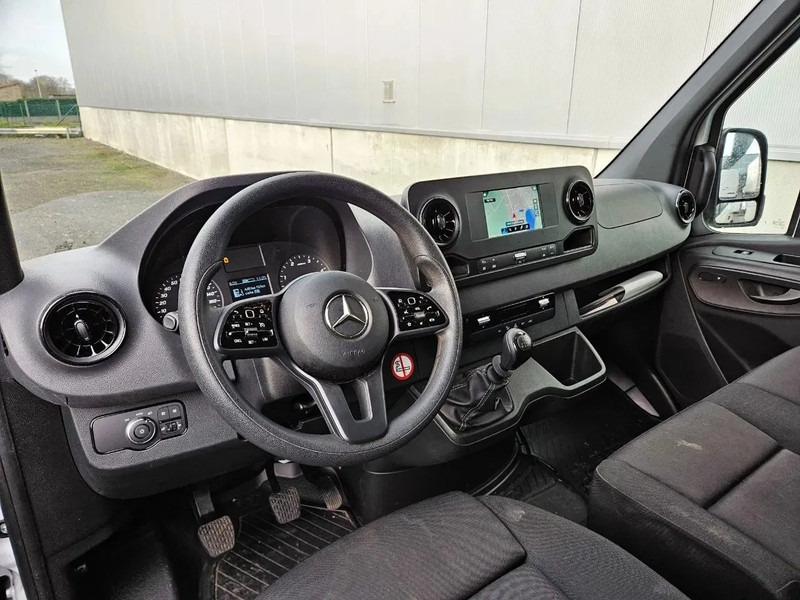 Mercedes-Benz Sprinter 317 L2H2*360°Camera*Airco*Navigatie*Zetelverwarming - Furgon: slika 4 Mercedes-Benz Sprinter 317 L2H2*360°Camera*Airco*Navigatie*Zetelverwarming - Furgon: slika 4