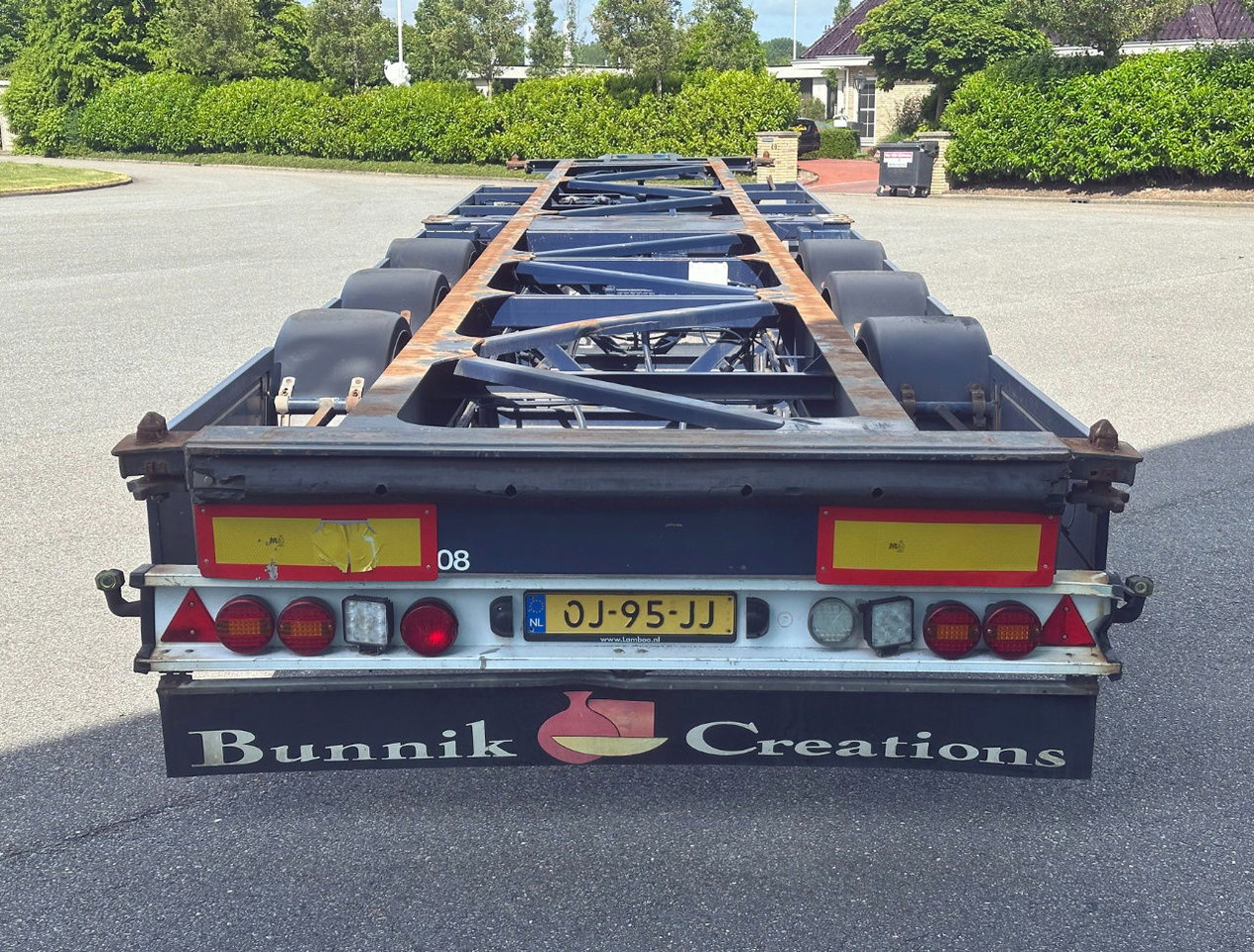 Burg BPO 13-27 Ccxlx 40" Galvanised Super Chassis SAF Axles Disc Brakes 2x Lift Axles 3 Pieces IN Stock Super Condition - Poluprikolica za prevoz kontejnera/ Poluprikolica sa promenjivim sandukom: slika 3 Burg BPO 13-27 Ccxlx 40" Galvanised Super Chassis SAF Axles Disc Brakes 2x Lift Axles 3 Pieces IN Stock Super Condition - Poluprikolica za prevoz kontejnera/ Poluprikolica sa promenjivim sandukom: slika 3