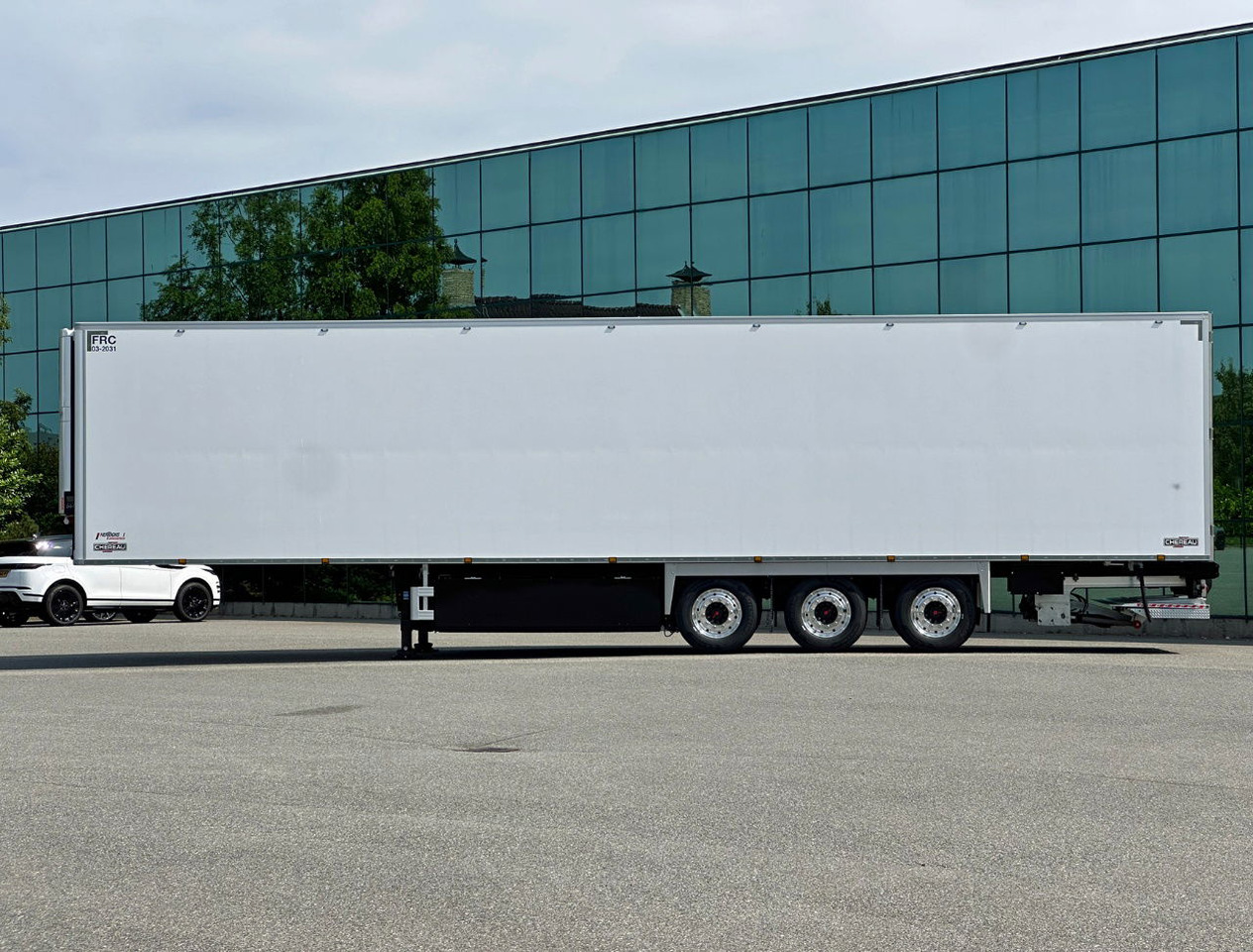 Chereau CSD3 Thermo King A-360 2.500 KG Lift 270 High 250 Wide Brand NEW - Poluprikolica hladnjače: slika 2 Chereau CSD3 Thermo King A-360 2.500 KG Lift 270 High 250 Wide Brand NEW - Poluprikolica hladnjače: slika 2