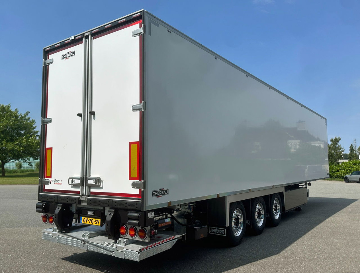 Chereau CSD3 Thermo King A-360 2.500 KG Lift 270 High 250 Wide Brand NEW - Poluprikolica hladnjače: slika 5 Chereau CSD3 Thermo King A-360 2.500 KG Lift 270 High 250 Wide Brand NEW - Poluprikolica hladnjače: slika 5