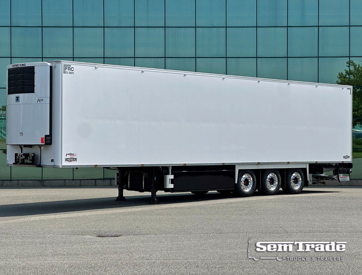 Chereau CSD3 Thermo King A-360 2.500 KG Lift 270 High 250 Wide Brand NEW - Poluprikolica hladnjače: slika 1 Chereau CSD3 Thermo King A-360 2.500 KG Lift 270 High 250 Wide Brand NEW - Poluprikolica hladnjače: slika 1