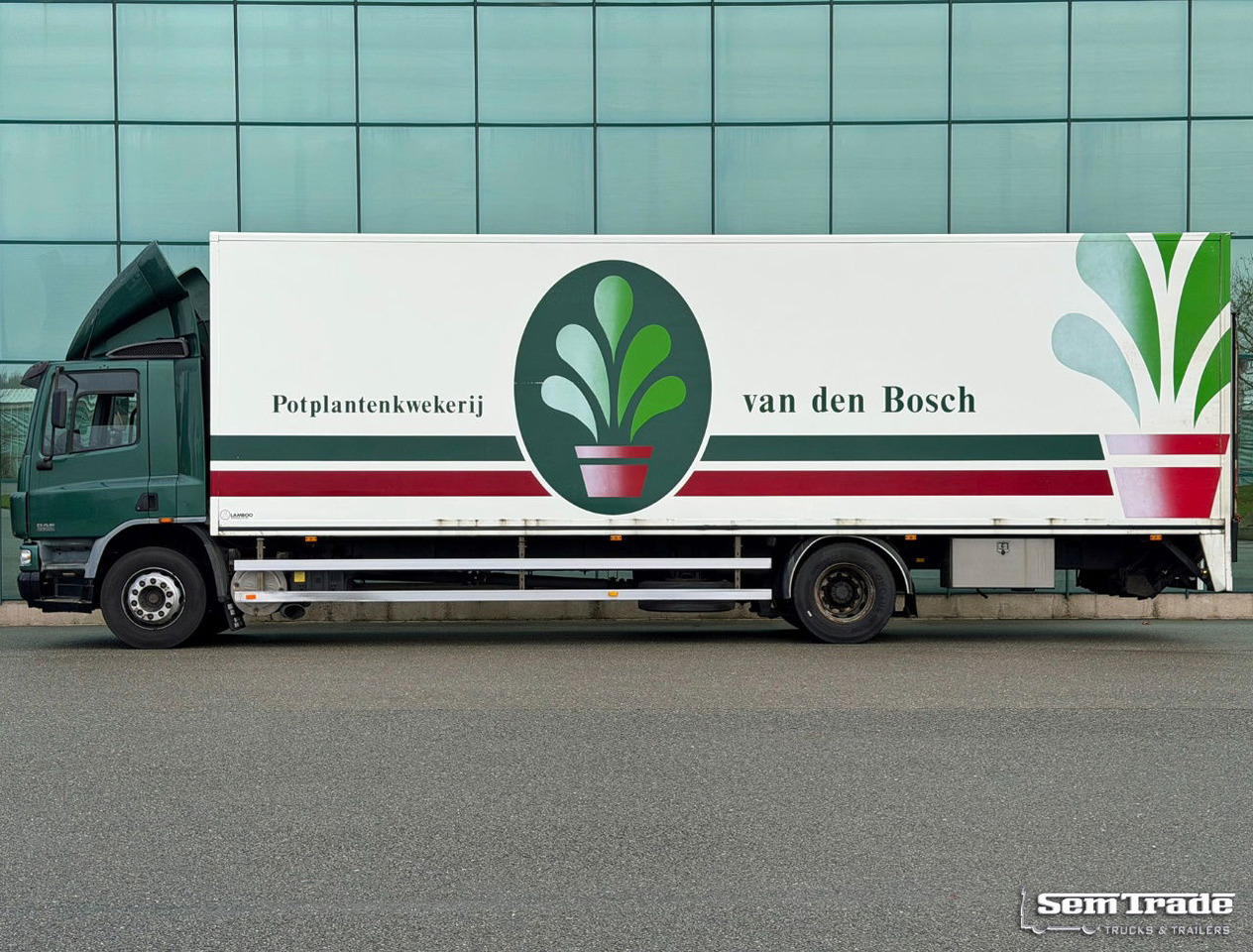 DAF CF 65.250 Euro 3 Manual Gearbox Lamboo Isolated BOX + Heater 970x250x270 CM Inside Tail Lift Holland-Truck - Kamion sa zatvorenim sandukom: slika 2 DAF CF 65.250 Euro 3 Manual Gearbox Lamboo Isolated BOX + Heater 970x250x270 CM Inside Tail Lift Holland-Truck - Kamion sa zatvorenim sandukom: slika 2