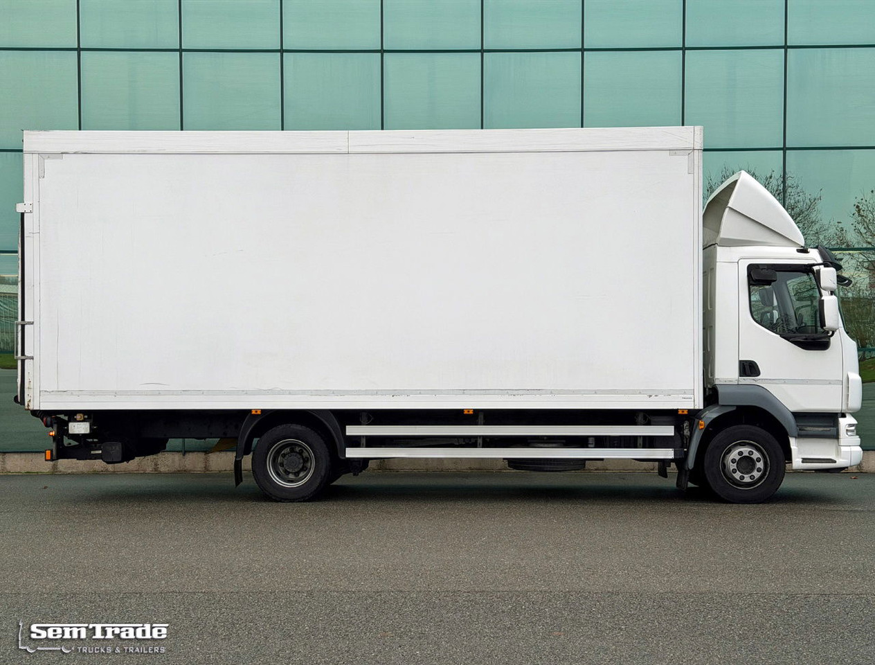 DAF LF 55.250 Euro 5 Schuster BOX 720x250x280 CM Inside Airco Tail Lift - Kamion sa zatvorenim sandukom: slika 5 DAF LF 55.250 Euro 5 Schuster BOX 720x250x280 CM Inside Airco Tail Lift - Kamion sa zatvorenim sandukom: slika 5