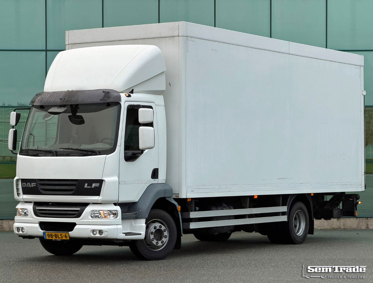 DAF LF 55.250 Euro 5 Schuster BOX 720x250x280 CM Inside Airco Tail Lift - Kamion sa zatvorenim sandukom: slika 1 DAF LF 55.250 Euro 5 Schuster BOX 720x250x280 CM Inside Airco Tail Lift - Kamion sa zatvorenim sandukom: slika 1