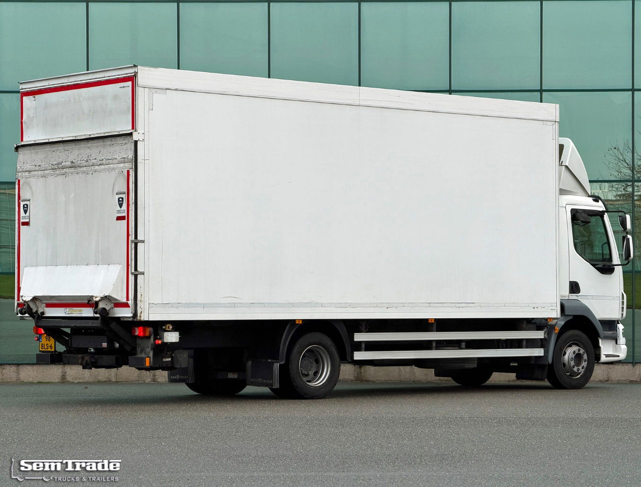 DAF LF 55.250 Euro 5 Schuster BOX 720x250x280 CM Inside Airco Tail Lift - Kamion sa zatvorenim sandukom: slika 4 DAF LF 55.250 Euro 5 Schuster BOX 720x250x280 CM Inside Airco Tail Lift - Kamion sa zatvorenim sandukom: slika 4