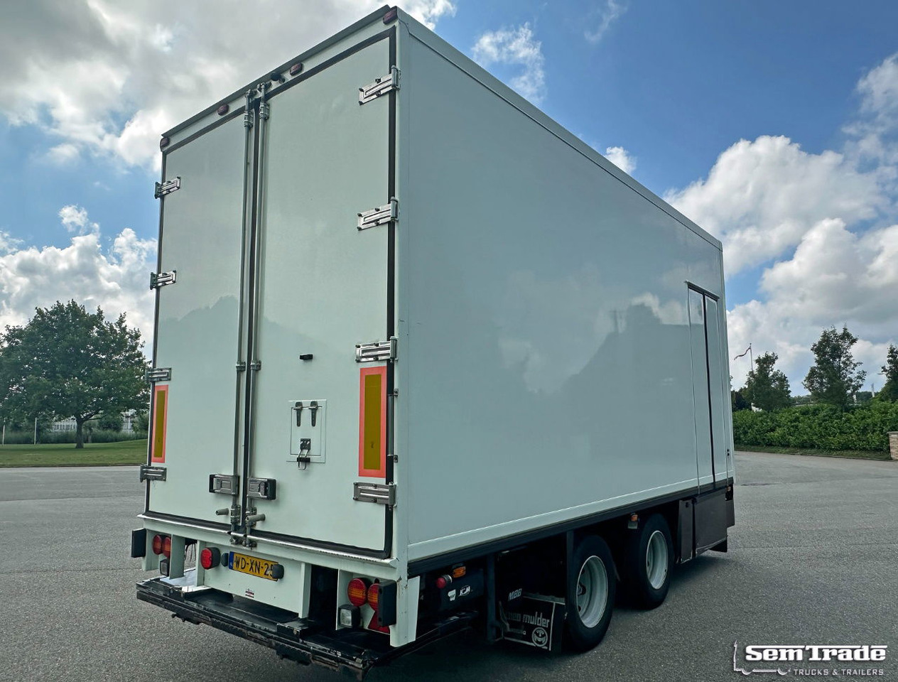 KMA 2 Axle Kees Mulder Isolated BOX Tail Lift Side Door Drum Brakes - Prikolica hladnjače: slika 5 KMA 2 Axle Kees Mulder Isolated BOX Tail Lift Side Door Drum Brakes - Prikolica hladnjače: slika 5