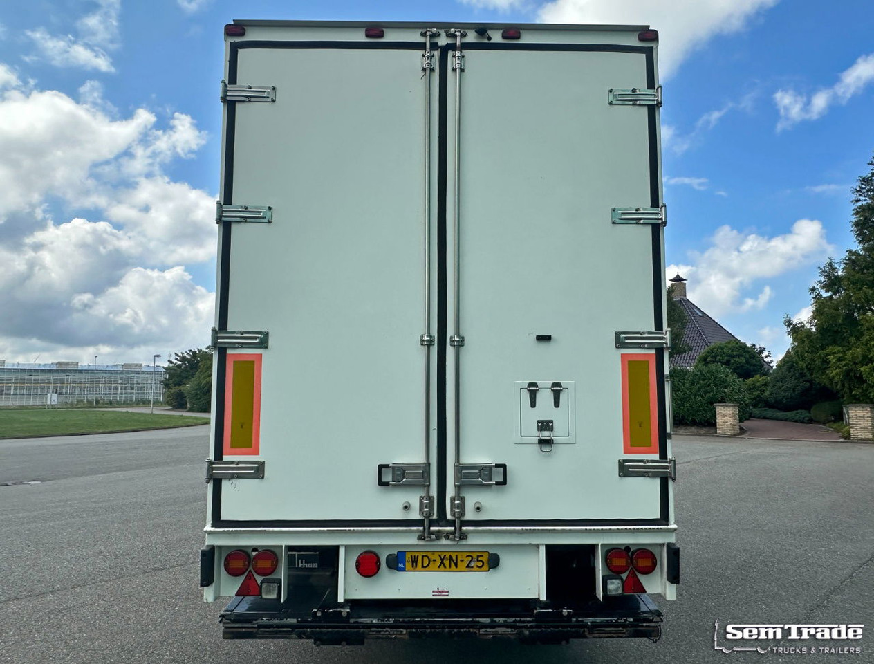 KMA 2 Axle Kees Mulder Isolated BOX Tail Lift Side Door Drum Brakes - Prikolica hladnjače: slika 4 KMA 2 Axle Kees Mulder Isolated BOX Tail Lift Side Door Drum Brakes - Prikolica hladnjače: slika 4