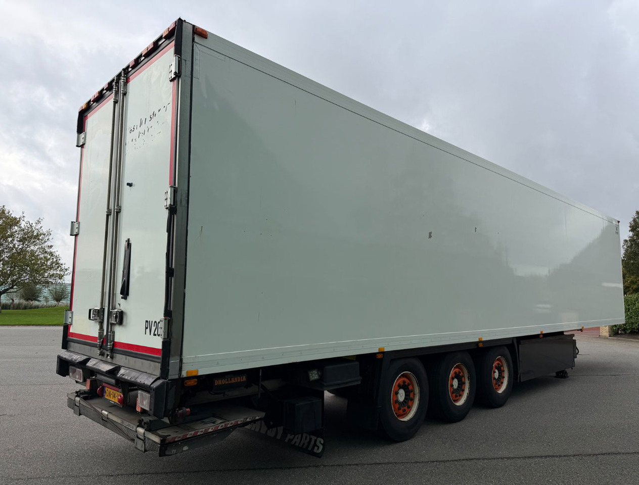 Krone SD Thermo King SLXe Spectrum BI Temp Flower Wide 270 CM High 2.000 KG Lift Disc Brakes NL Trailer - Poluprikolica hladnjače: slika 5 Krone SD Thermo King SLXe Spectrum BI Temp Flower Wide 270 CM High 2.000 KG Lift Disc Brakes NL Trailer - Poluprikolica hladnjače: slika 5