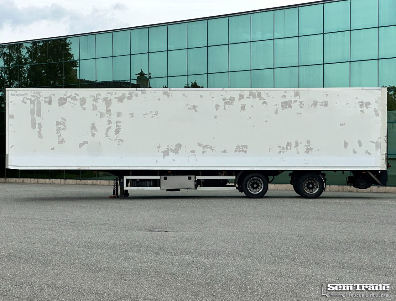 Lamboo T03 Isolated BOX + Heater Steering Axle Lift Axle Tail Lift NL-Trailer - Poluprikolica sa zatvorenim sandukom: slika 2 Lamboo T03 Isolated BOX + Heater Steering Axle Lift Axle Tail Lift NL-Trailer - Poluprikolica sa zatvorenim sandukom: slika 2