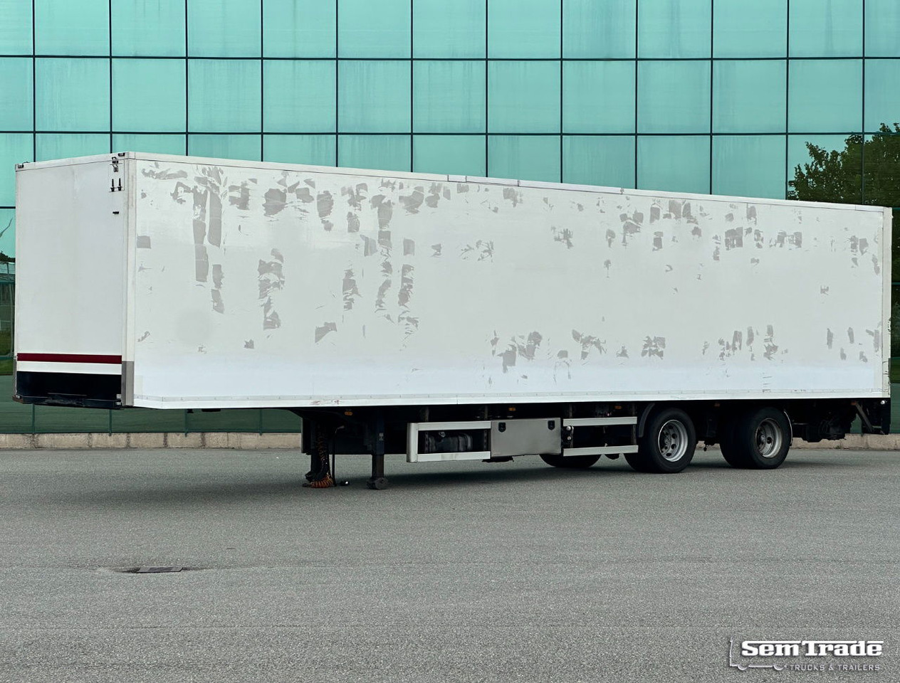Lamboo T03 Isolated BOX + Heater Steering Axle Lift Axle Tail Lift NL-Trailer - Poluprikolica sa zatvorenim sandukom: slika 1 Lamboo T03 Isolated BOX + Heater Steering Axle Lift Axle Tail Lift NL-Trailer - Poluprikolica sa zatvorenim sandukom: slika 1