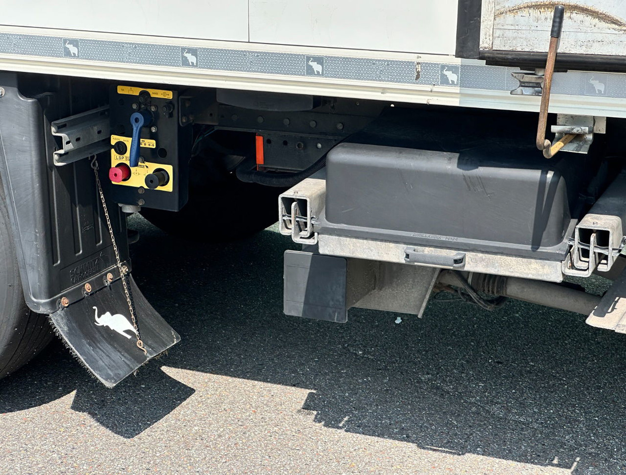 Poluprikolica hladnjače Schmitz Cargobull SCBS3B Carrier Vector 1550 Tail Lift 275 CM High Inside TOP Condition: slika 23 Poluprikolica hladnjače Schmitz Cargobull SCBS3B Carrier Vector 1550 Tail Lift 275 CM High Inside TOP Condition: slika 23