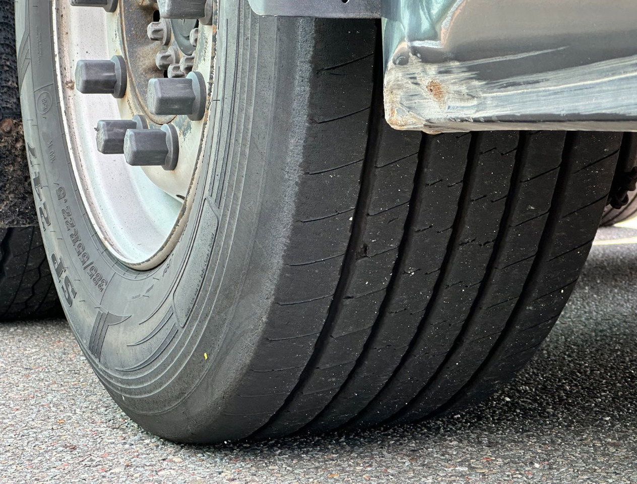 Poluprikolica hladnjače Schmitz Cargobull SCBS3B Carrier Vector 1550 Tail Lift 275 CM High Inside TOP Condition: slika 13 Poluprikolica hladnjače Schmitz Cargobull SCBS3B Carrier Vector 1550 Tail Lift 275 CM High Inside TOP Condition: slika 13