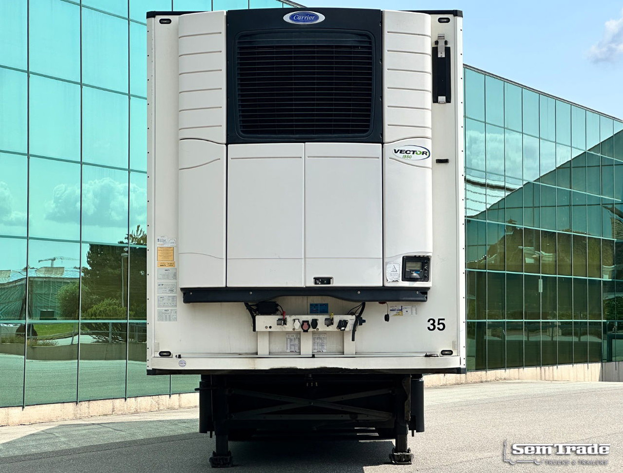 Poluprikolica hladnjače Schmitz Cargobull SCBS3B Carrier Vector 1550 Tail Lift 275 CM High Inside TOP Condition: slika 7 Poluprikolica hladnjače Schmitz Cargobull SCBS3B Carrier Vector 1550 Tail Lift 275 CM High Inside TOP Condition: slika 7