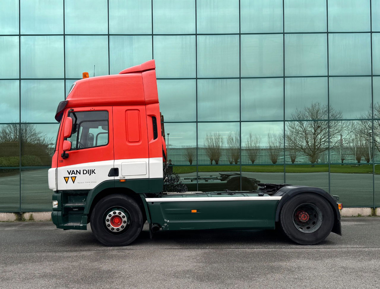 DAF CF 85.460 Only 229.800 KM Retarder - Intarder 2x Tanks Tires 90 NL Truck - Tegljač: slika 2 DAF CF 85.460 Only 229.800 KM Retarder - Intarder 2x Tanks Tires 90 NL Truck - Tegljač: slika 2