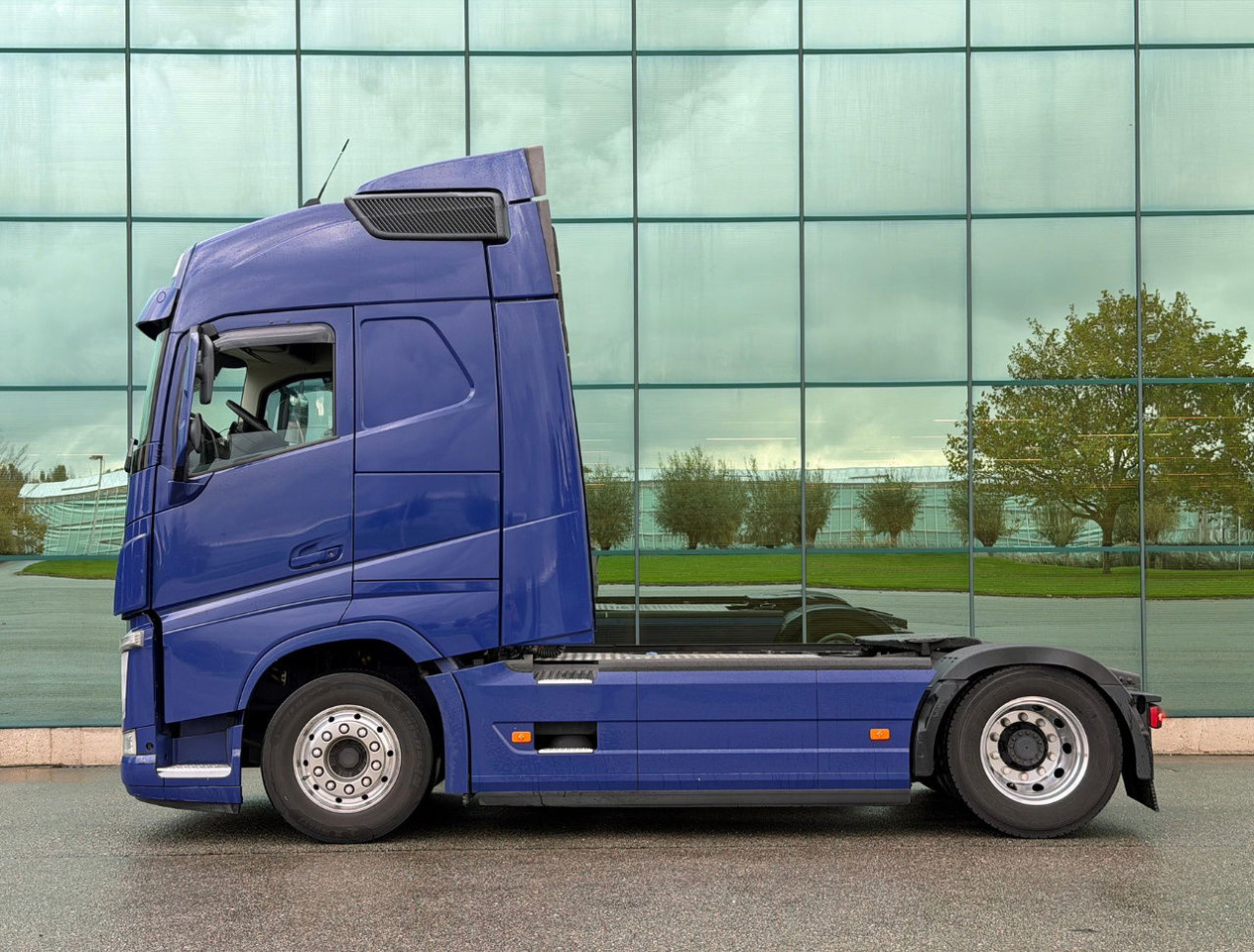 Volvo FH 460 Globetrotter 2x Tanks 811.000 KM TOP Condition NL Truck - Tegljač: slika 2 Volvo FH 460 Globetrotter 2x Tanks 811.000 KM TOP Condition NL Truck - Tegljač: slika 2