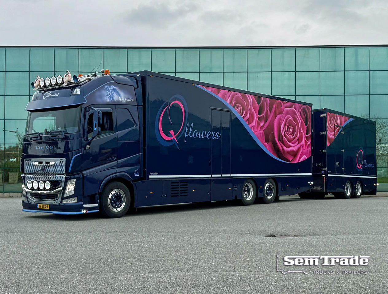 Volvo FH 460 Full Options Special Flower Show Truck Unique Condition - Hladnjača: slika 1 Volvo FH 460 Full Options Special Flower Show Truck Unique Condition - Hladnjača: slika 1