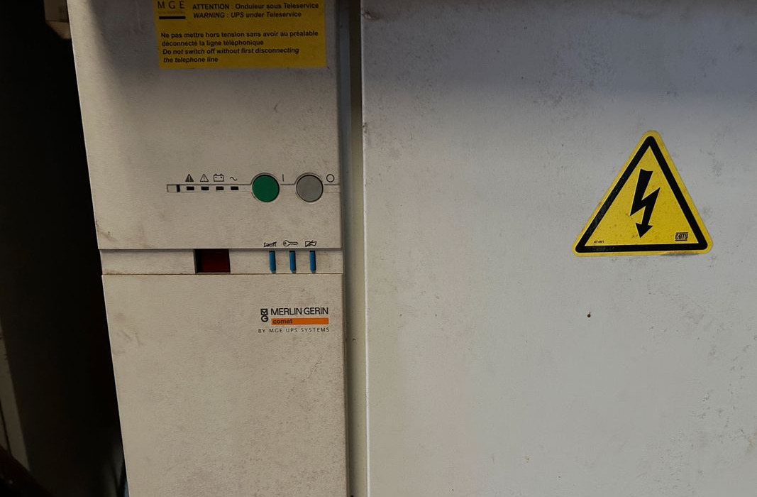Chargeurs de batteries de traction pour elevateurs , transpalettes , gerbeurs electriques - Industrijska oprema: slika 1 Chargeurs de batteries de traction pour elevateurs , transpalettes , gerbeurs electriques - Industrijska oprema: slika 1