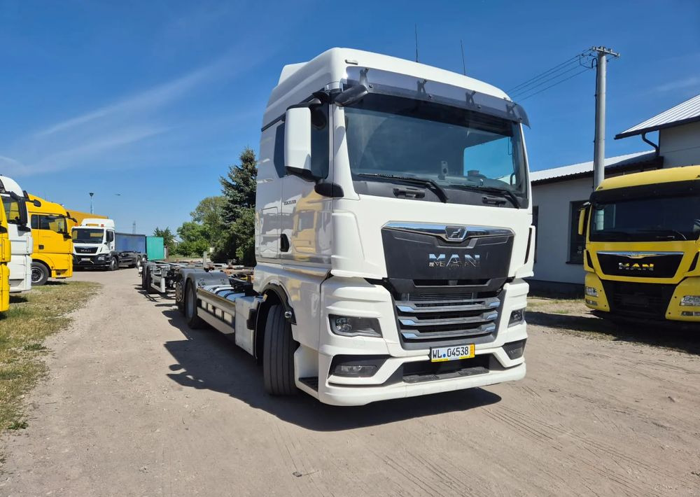 MAN MAN TGX BDF 26-510 oś skrętna - Kamion sa golom šasijom i zatvorenom kabinom: slika 2 MAN MAN TGX BDF 26-510 oś skrętna - Kamion sa golom šasijom i zatvorenom kabinom: slika 2