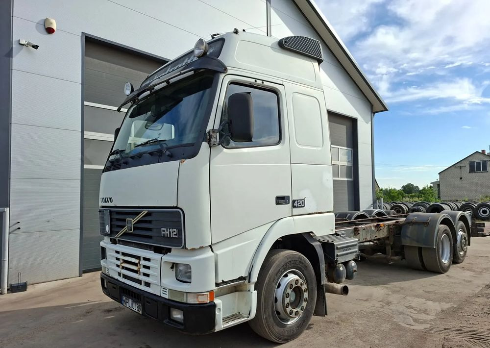 Volvo FH 420 6x2 - Kamion sa golom šasijom i zatvorenom kabinom: slika 1 Volvo FH 420 6x2 - Kamion sa golom šasijom i zatvorenom kabinom: slika 1
