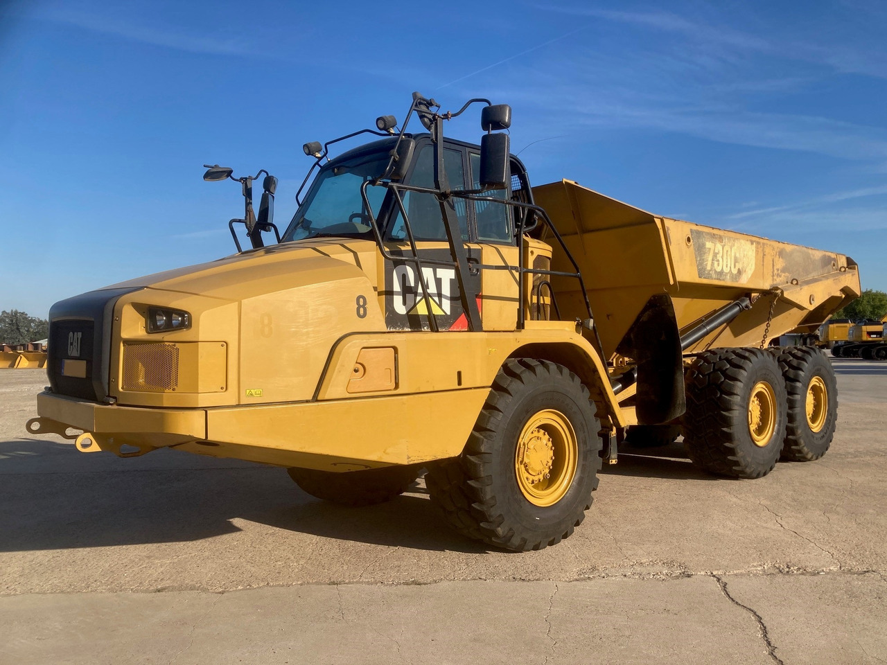 CATERPILLAR 730C - Zglobni kiper: slika 1 CATERPILLAR 730C - Zglobni kiper: slika 1