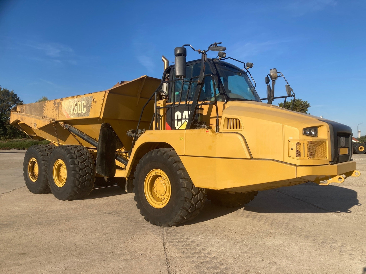 CATERPILLAR 730C - Zglobni kiper: slika 4 CATERPILLAR 730C - Zglobni kiper: slika 4