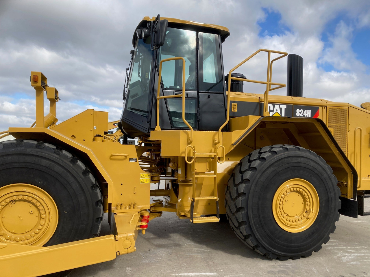 CATERPILLAR 824H - Buldožer: slika 2 CATERPILLAR 824H - Buldožer: slika 2