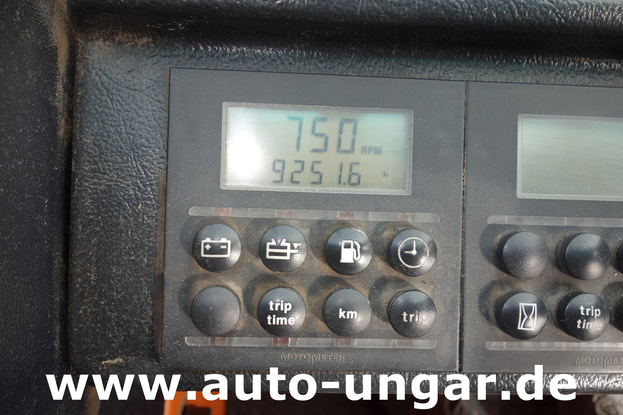 Autočistilica Aebi MFH 5000 Kehrmaschine Baujahr 2004 4-Rad Lenkung Wildkrautbesen: slika 19 Autočistilica Aebi MFH 5000 Kehrmaschine Baujahr 2004 4-Rad Lenkung Wildkrautbesen: slika 19