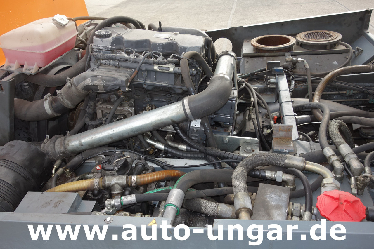 Autočistilica Aebi MFH 5000 Kehrmaschine Baujahr 2004 4-Rad Lenkung Wildkrautbesen: slika 11 Autočistilica Aebi MFH 5000 Kehrmaschine Baujahr 2004 4-Rad Lenkung Wildkrautbesen: slika 11