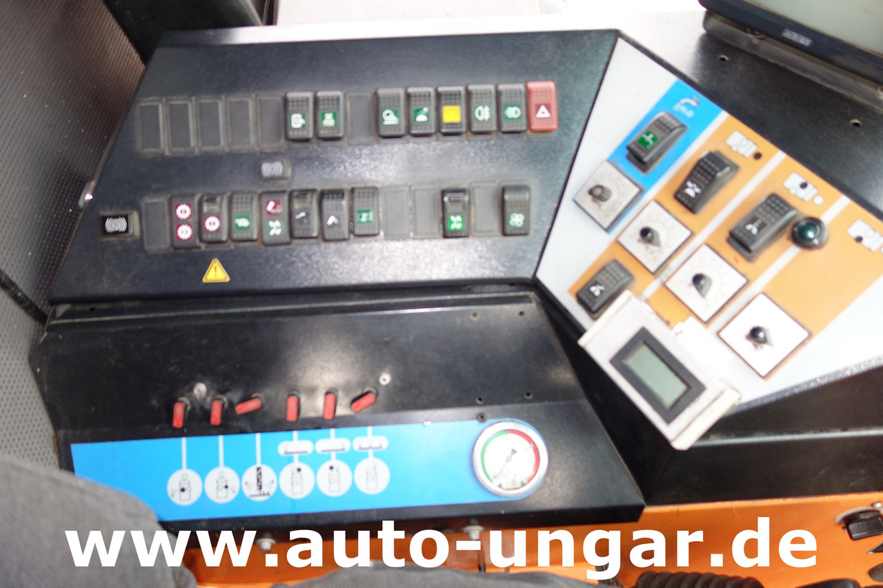 Autočistilica Aebi MFH 5000 Kehrmaschine Baujahr 2004 4-Rad Lenkung Wildkrautbesen: slika 16 Autočistilica Aebi MFH 5000 Kehrmaschine Baujahr 2004 4-Rad Lenkung Wildkrautbesen: slika 16