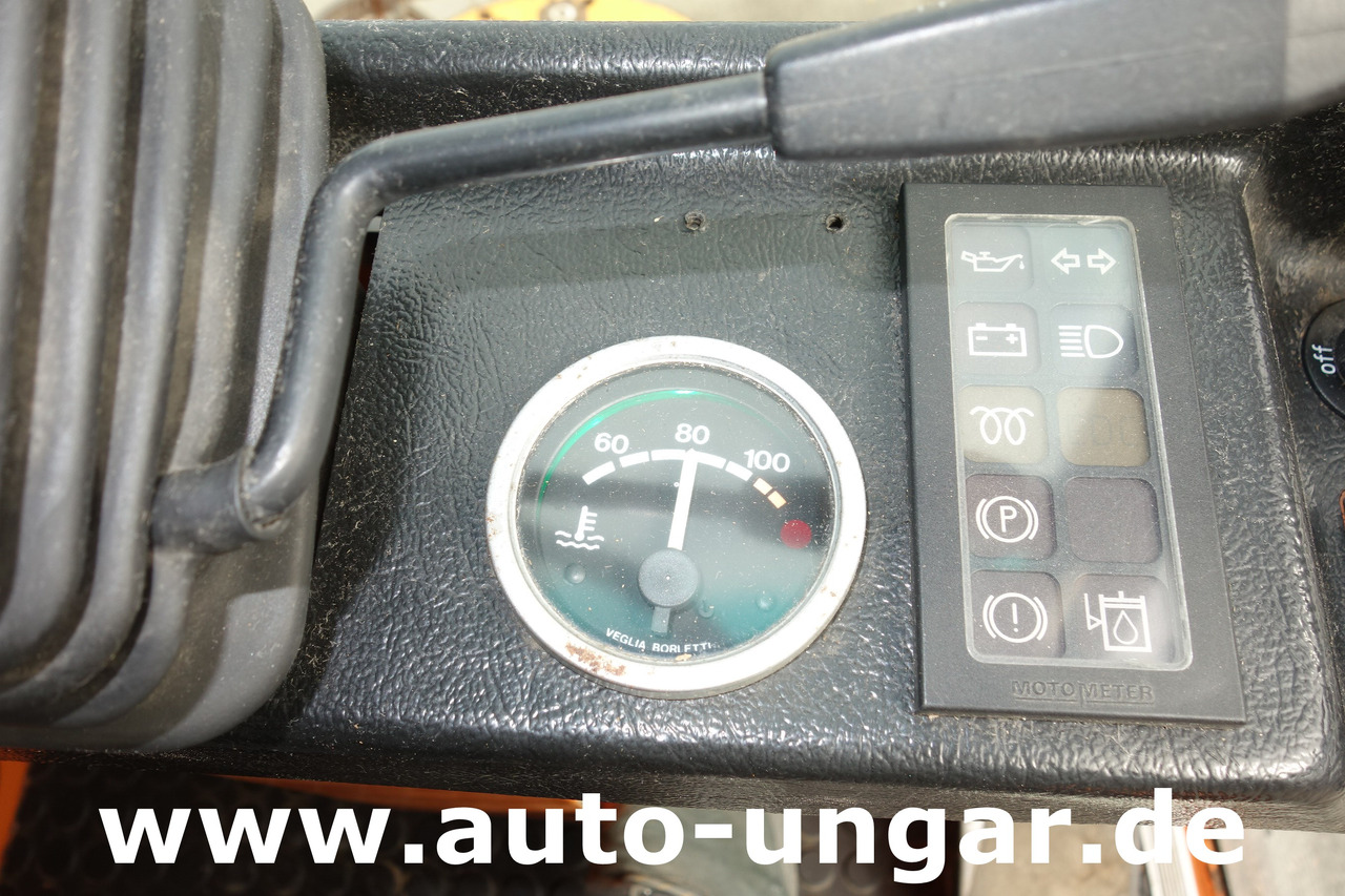 Autočistilica Aebi MFH 5000 Kehrmaschine Baujahr 2004 4-Rad Lenkung Wildkrautbesen: slika 18 Autočistilica Aebi MFH 5000 Kehrmaschine Baujahr 2004 4-Rad Lenkung Wildkrautbesen: slika 18