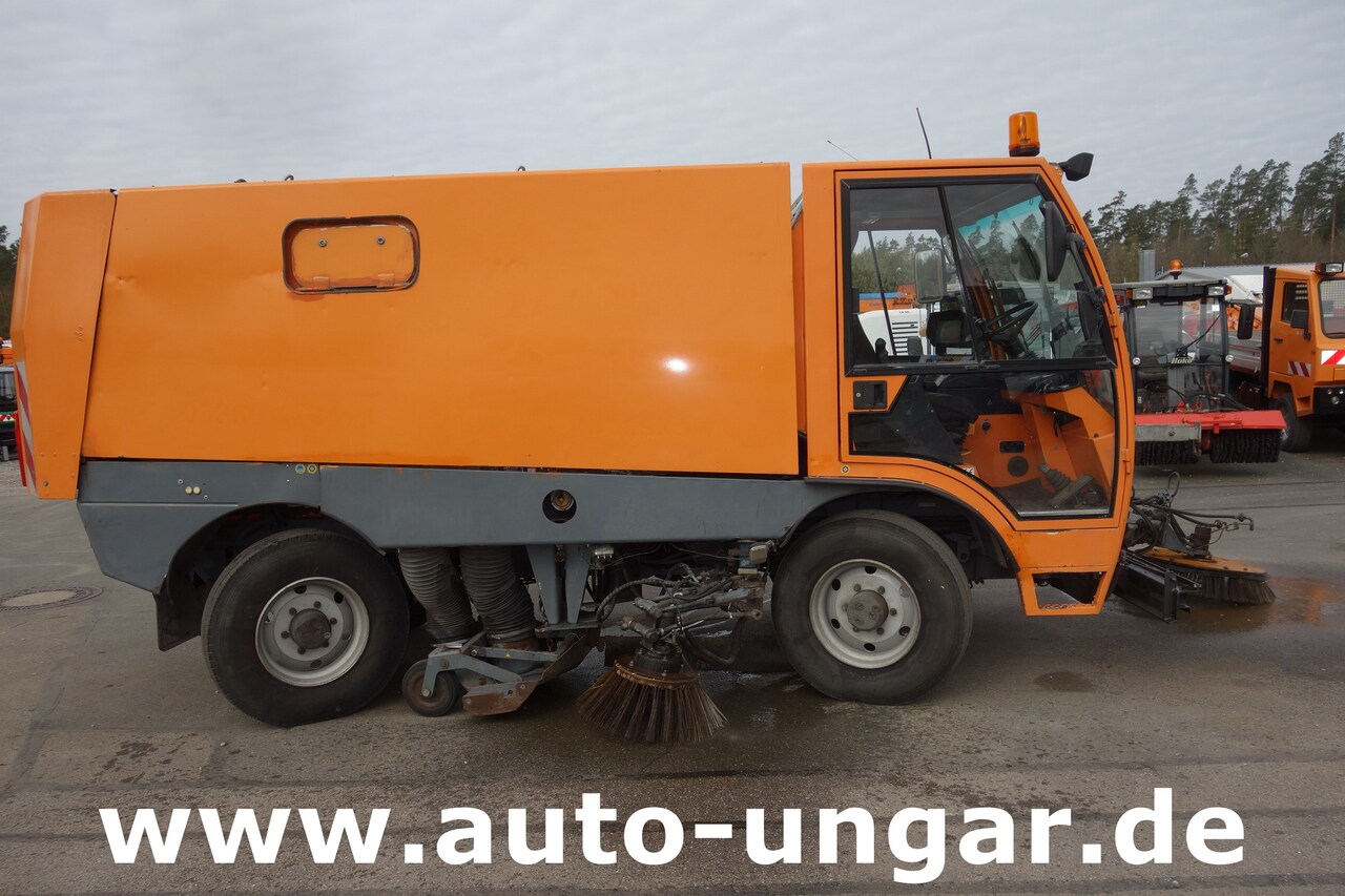 Aebi Schmidt MFH 5000 Kehrmaschine 4-Rad Lenkung Wildkrautbesen - Autočistilica: slika 4 Aebi Schmidt MFH 5000 Kehrmaschine 4-Rad Lenkung Wildkrautbesen - Autočistilica: slika 4
