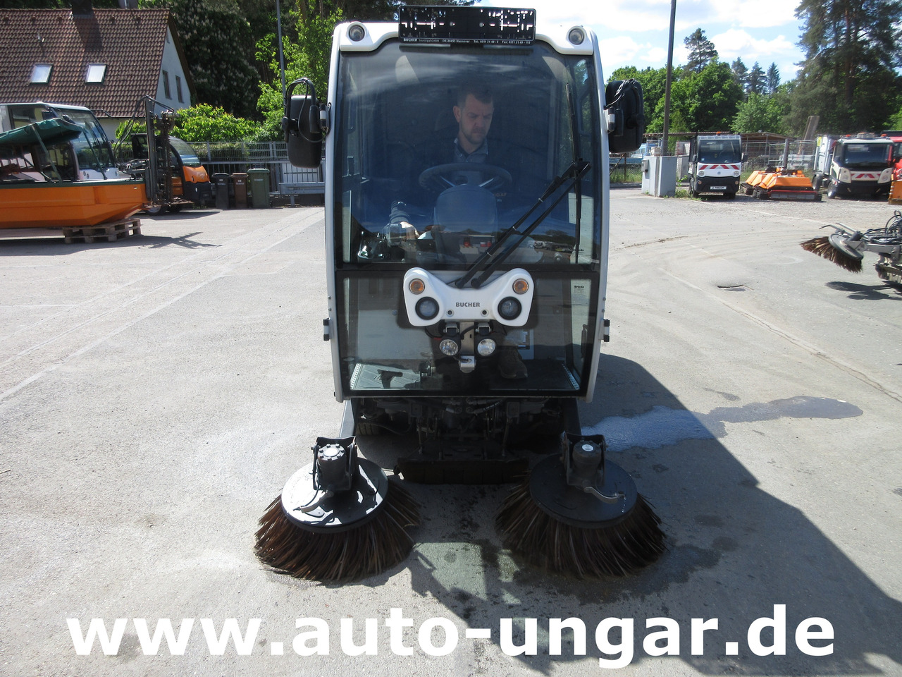 BUCHER CC 1000 Kleinkehrmaschine CityCat 4-Rad Lenkung - Autočistilica: slika 4 BUCHER CC 1000 Kleinkehrmaschine CityCat 4-Rad Lenkung - Autočistilica: slika 4