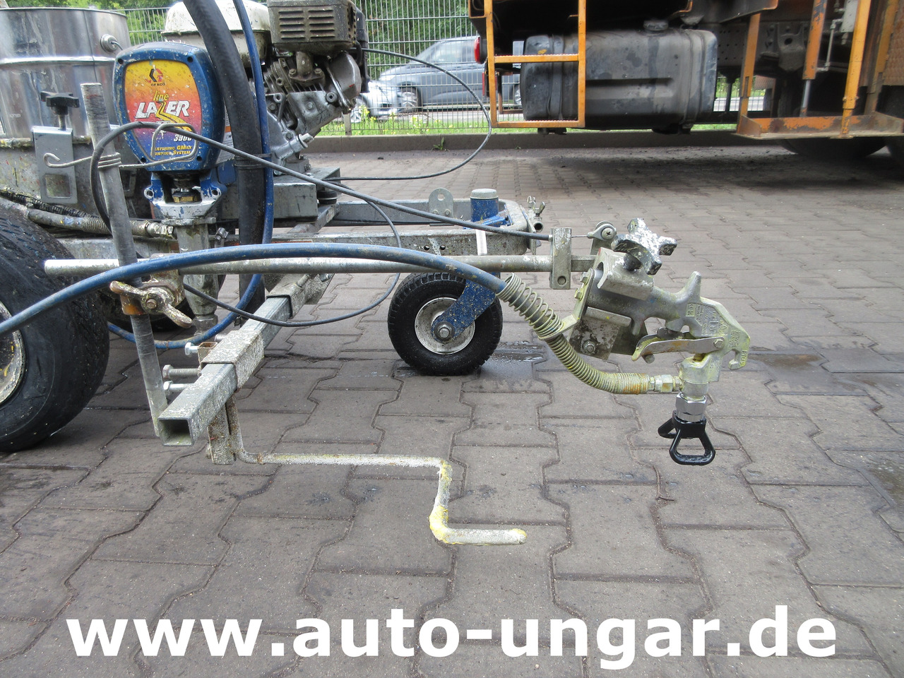 Graco LineLazer II 3900 Airless Roadmarking Machine Hofmann Markiermaschine - Mašina za asfalt: slika 2 Graco LineLazer II 3900 Airless Roadmarking Machine Hofmann Markiermaschine - Mašina za asfalt: slika 2