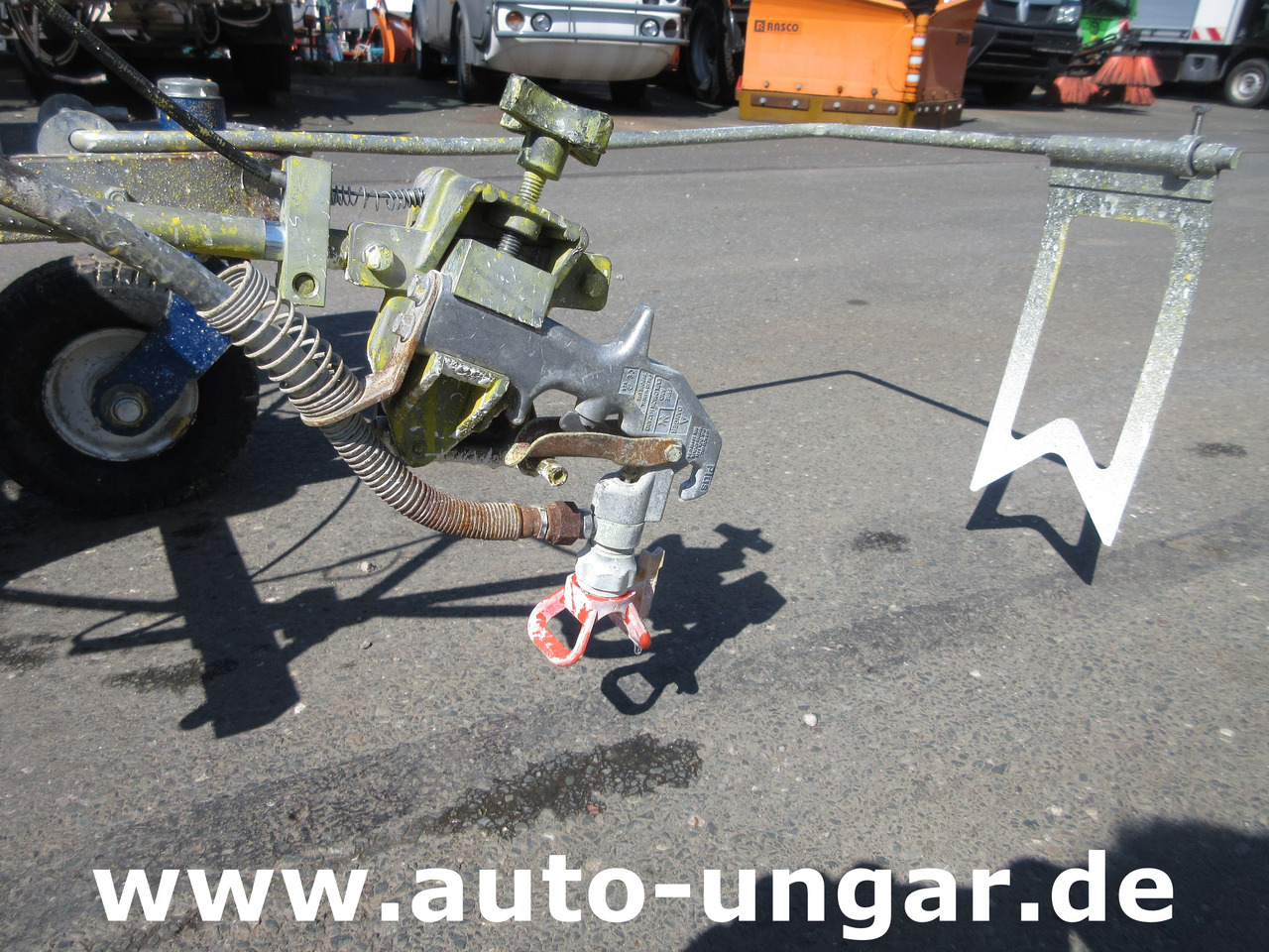 Graco LineLazer III 3900 Linedriver ride-on striper Roadmarking Straßenmarkierung - Mašina za asfalt: slika 5 Graco LineLazer III 3900 Linedriver ride-on striper Roadmarking Straßenmarkierung - Mašina za asfalt: slika 5
