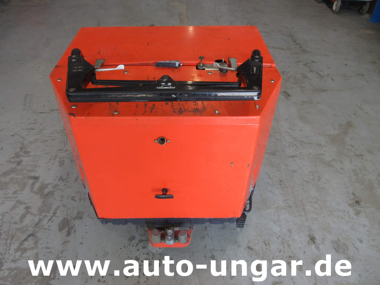 HAKO Hamster Benzin - Kehrmaschine mit eigenem Antrieb und Seitenbesen - Autočistilica: slika 4 HAKO Hamster Benzin - Kehrmaschine mit eigenem Antrieb und Seitenbesen - Autočistilica: slika 4