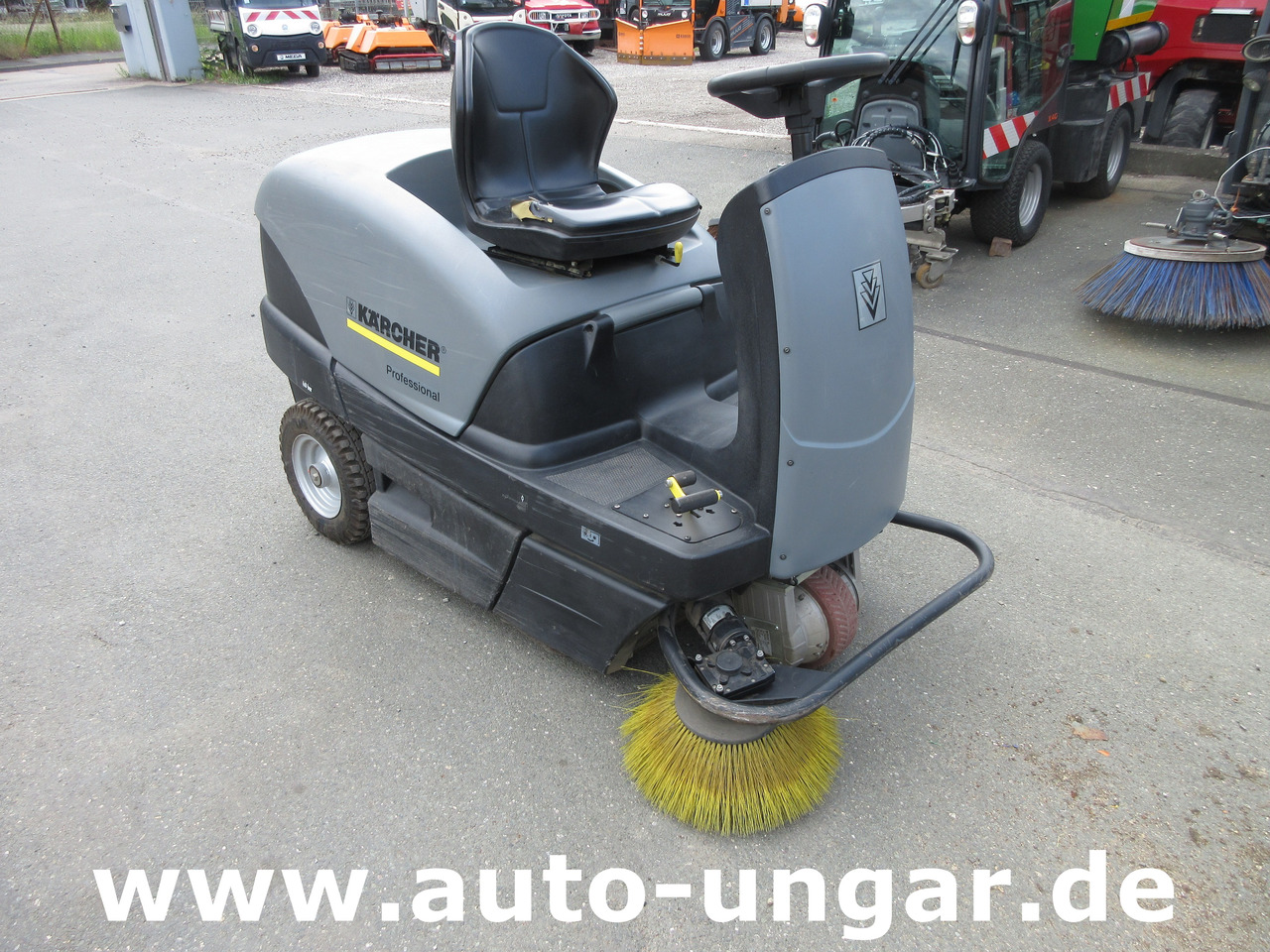 KÄRCHER KM 100/100 RBP Pack 1.280-112.0 elektrische Parkplatzkehrmaschine Hallenkehrmaschine Elektro - Autočistilica: slika 1 KÄRCHER KM 100/100 RBP Pack 1.280-112.0 elektrische Parkplatzkehrmaschine Hallenkehrmaschine Elektro - Autočistilica: slika 1