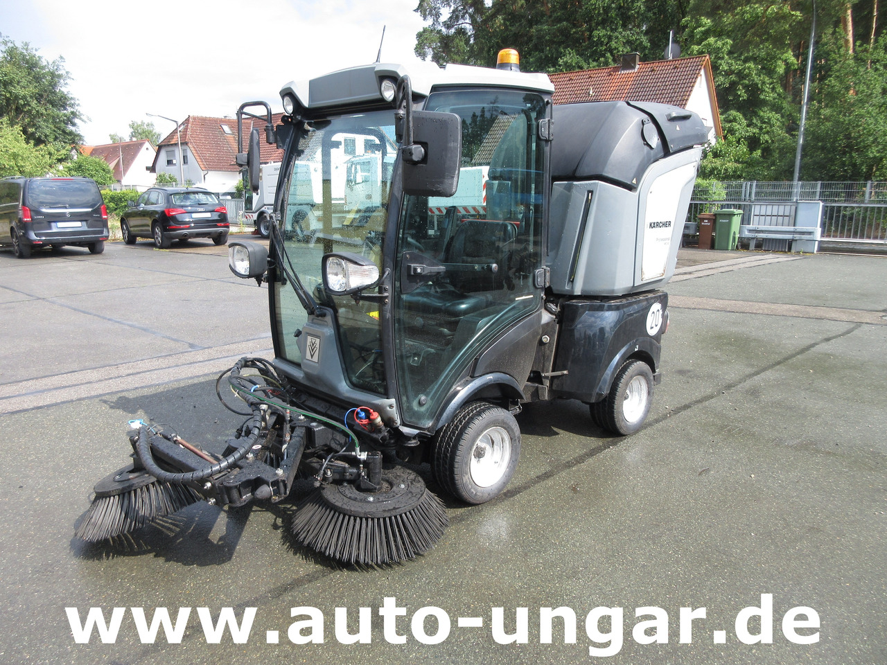 KÄRCHER MC 50 Advanced MIC 50 Professional Kleinkehrmaschine 4x4 Geräteträger - Autočistilica: slika 3 KÄRCHER MC 50 Advanced MIC 50 Professional Kleinkehrmaschine 4x4 Geräteträger - Autočistilica: slika 3
