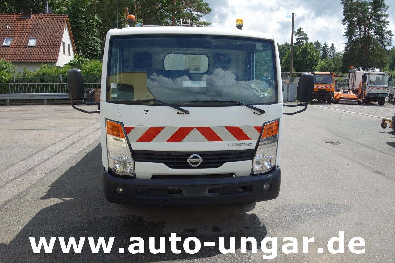 Nissan Cabstar 45.13 Müllwagen PB M7XL mit Lifter und Presse Kleinmüllwagen - Kamion za smeće: slika 2 Nissan Cabstar 45.13 Müllwagen PB M7XL mit Lifter und Presse Kleinmüllwagen - Kamion za smeće: slika 2