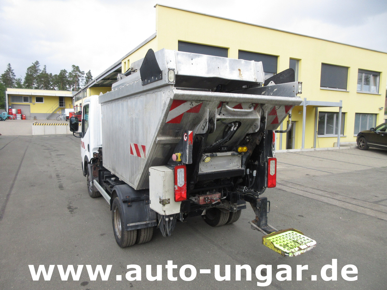 RENAULT Maxity 3.500kg Faun Provence Benne Müllwagen 5m³ Alumulde mit Presse - Kamion za smeće: slika 4 RENAULT Maxity 3.500kg Faun Provence Benne Müllwagen 5m³ Alumulde mit Presse - Kamion za smeće: slika 4