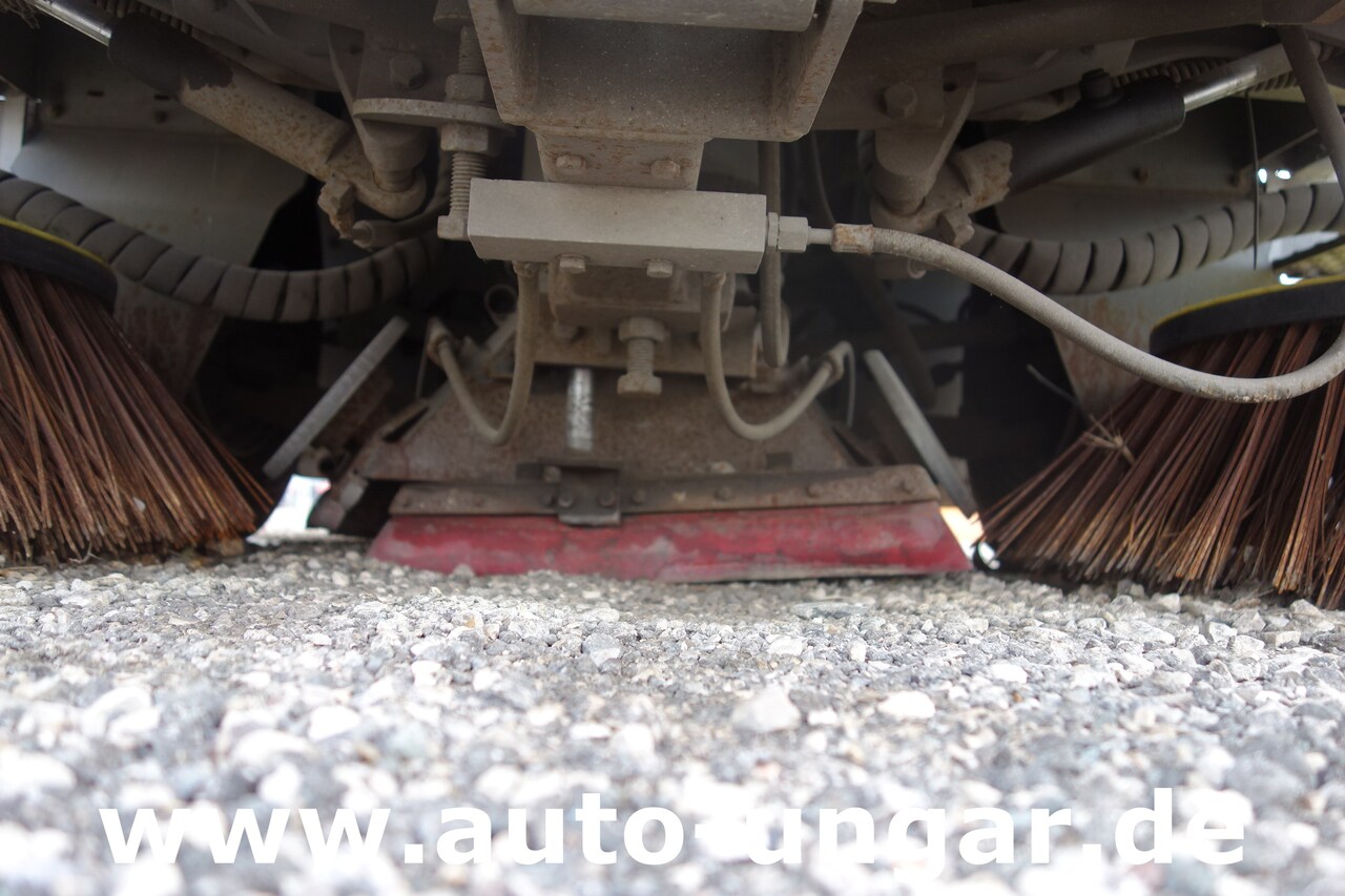 Ravo C540 / 530 Kehrmaschine - Kärcher - Heckabsaugung - Motorschaden - Autočistilica: slika 5 Ravo C540 / 530 Kehrmaschine - Kärcher - Heckabsaugung - Motorschaden - Autočistilica: slika 5