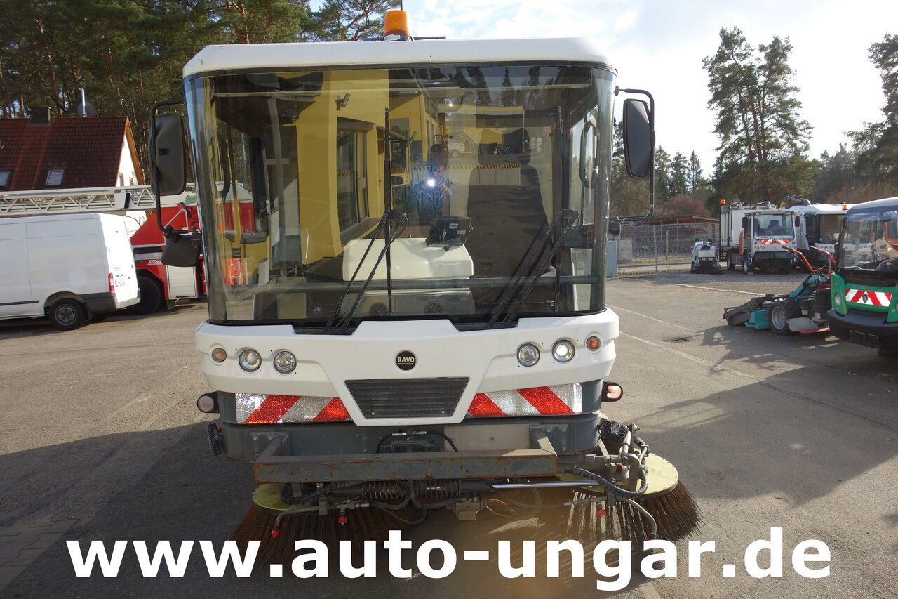 Ravo CR 540 Bj. 2013 Kehrmschine Straßenkehrer Streetsweeper Kommunalfahrzeug - Autočistilica: slika 2 Ravo CR 540 Bj. 2013 Kehrmschine Straßenkehrer Streetsweeper Kommunalfahrzeug - Autočistilica: slika 2