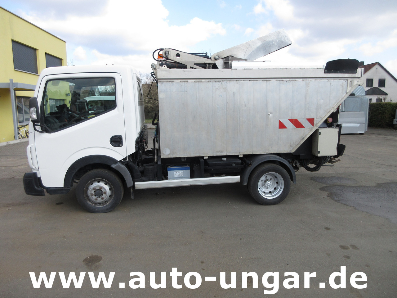 Renault Maxity 130 Müllwagen 3.500kg Lifter Presse Kipper Provence Benne Medium - Kamion za smeće: slika 4 Renault Maxity 130 Müllwagen 3.500kg Lifter Presse Kipper Provence Benne Medium - Kamion za smeće: slika 4