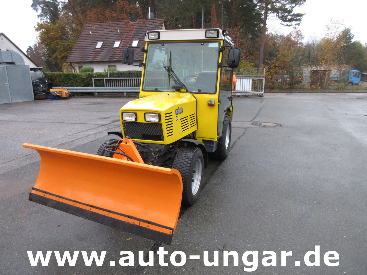 Schanzlin 304 Diesel 4x4 Winterdienst Pflug & Streuer 2-Sitzer Zapfwelle - Komunalni traktor: slika 1 Schanzlin 304 Diesel 4x4 Winterdienst Pflug & Streuer 2-Sitzer Zapfwelle - Komunalni traktor: slika 1